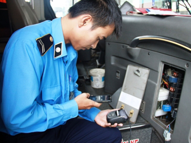 Hình ảnh kiểm tra thiết bị giám sát hành trình ô tô