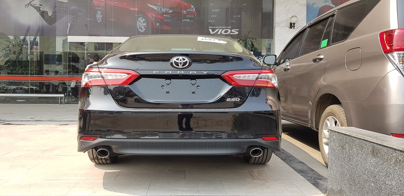 Hình ảnh góc đuôi xe Toyota Camry 2019 2.5Q