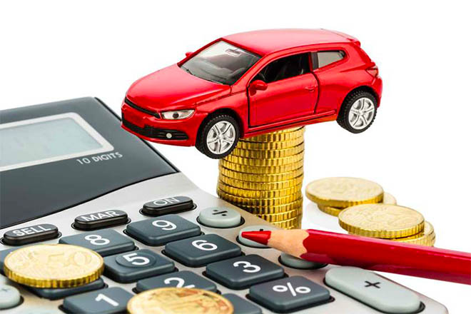 hình ảnh mô hình xe ô tô, đồng xu và máy tính