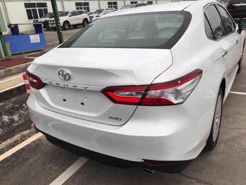 Hình ảnh đuôi xe Toyota Camry 2019 nhập khẩu Thái Lan mới