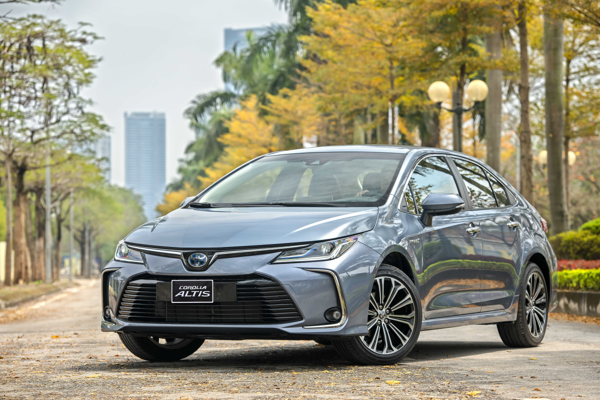 Mẫu xe hybrid tiết kiệm nhiên liệu nhất của Toyota trên thị trường Việt