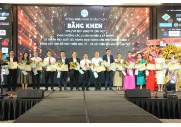 Toyota Ninh Kiều vinh dự được vinh danh và nhận bằng khen của Ủy ban nhân dân thành phố Cần Thơ dành cho các doanh nghiệp đã đạt thành tích kinh doanh xuất sắc năm 2022 - 2023.